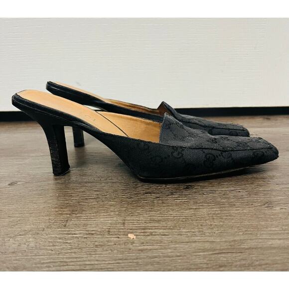 Authentic, Vintage Black Gucci Fabric mule.
Square Toe. GG Logo 8B - Picture 4 of 5